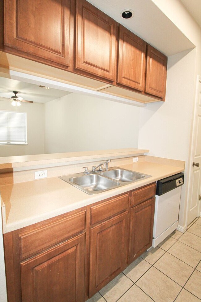 Building Photo - 530 Dukeway Dr