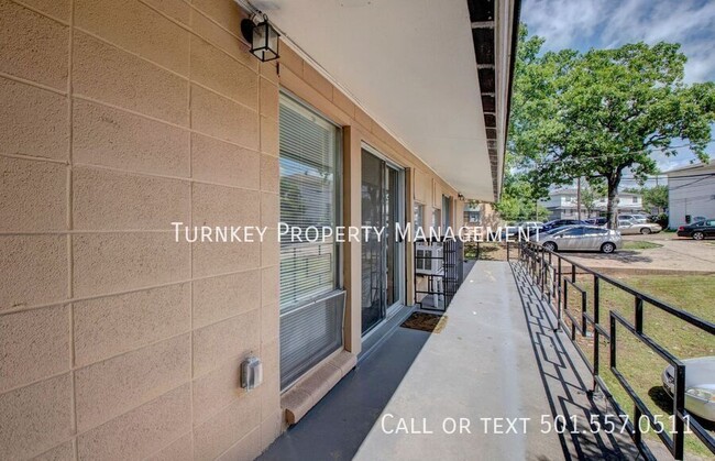 Building Photo - 4700 Lynn Ln