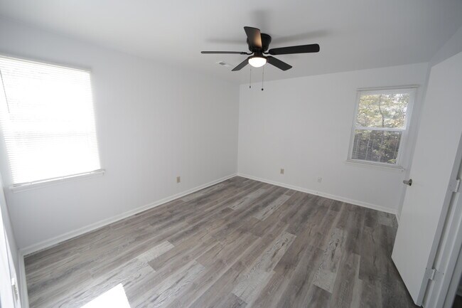 Building Photo - 7909 Carmel Rd