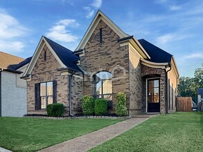 Building Photo - 7965 River Mist Dr