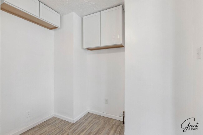 Building Photo - $1250 3 bedroom bungalow