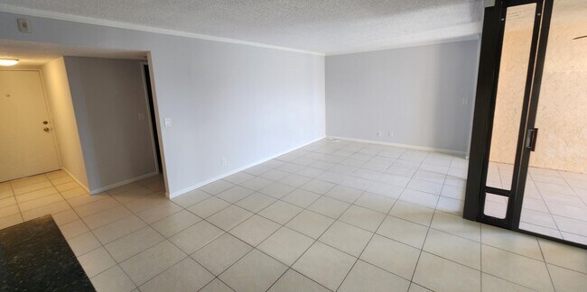 Building Photo - 450 Egret Cir