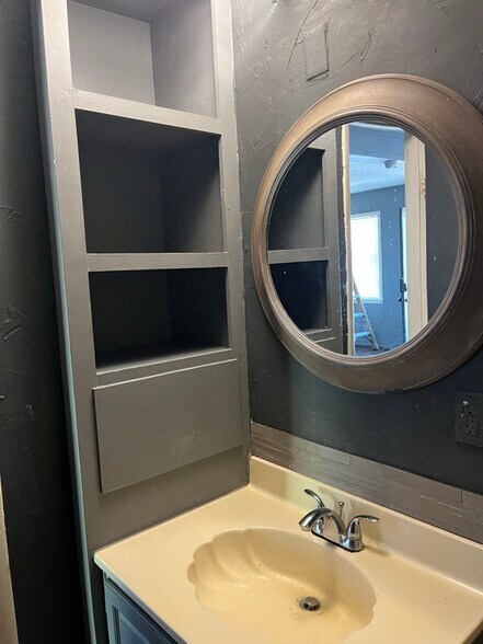 Building Photo - 220 S Utica St