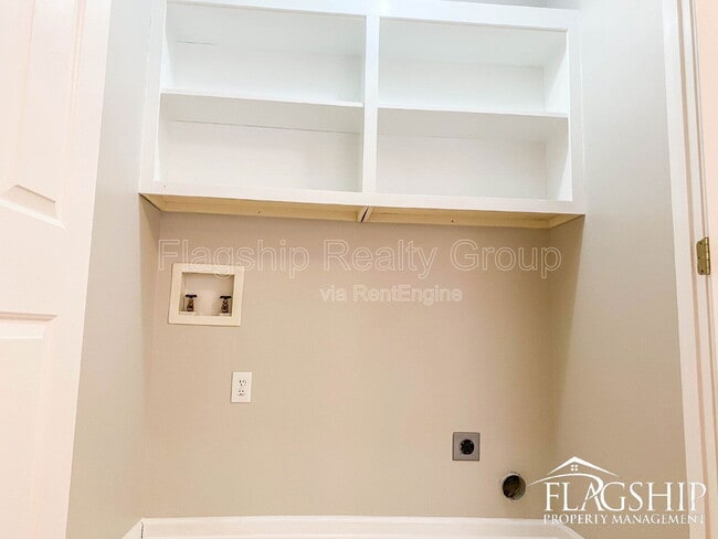 Building Photo - 3638 Highland Dr