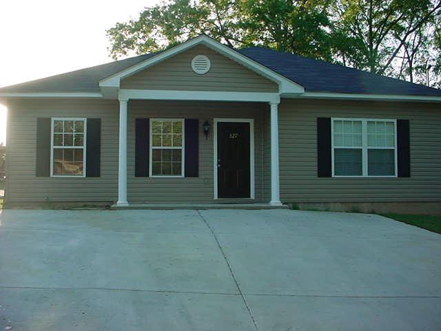 Building Photo - 327 Village Dr