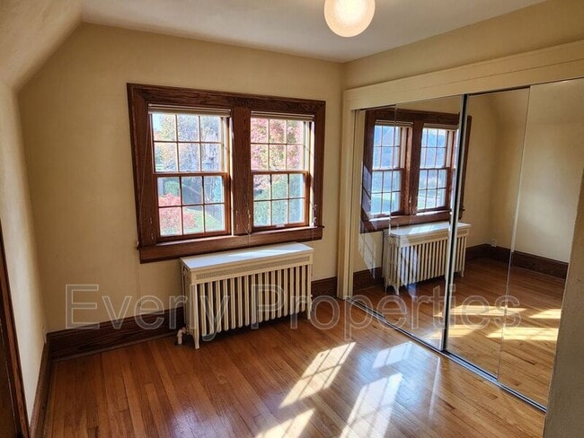 Building Photo - 120 68th Pl