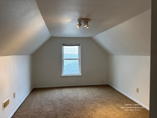 Building Photo - 1405 4th Ave NW