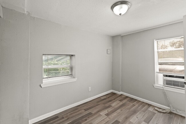Building Photo - 523 Henke St
