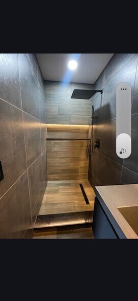 Building Photo - 7009 Kingsbury Cir