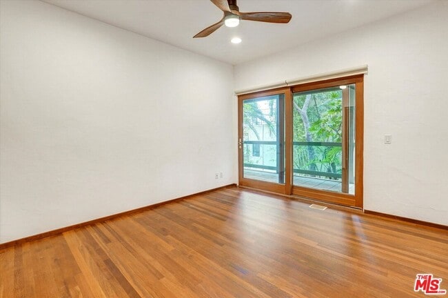 Building Photo - 3916 Rambla Orienta