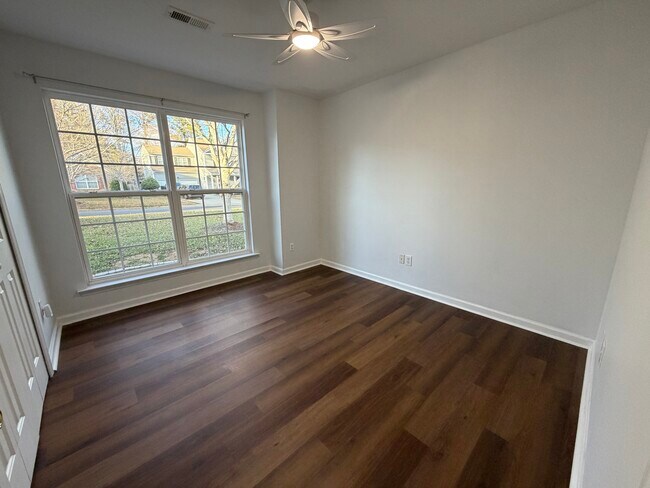 Building Photo - 1863 New Castle Dr