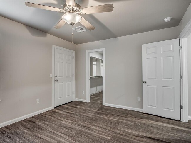 Building Photo - 206 Gray St