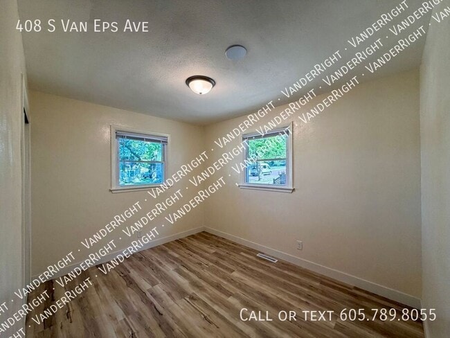 Building Photo - 408 S Van Eps Ave