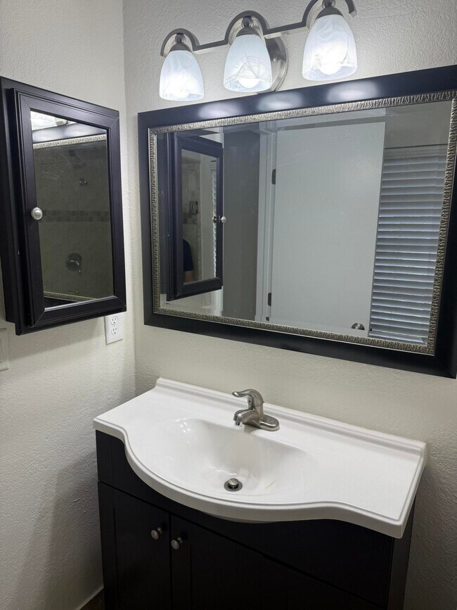 Building Photo - 11834 Greenbriar Cir