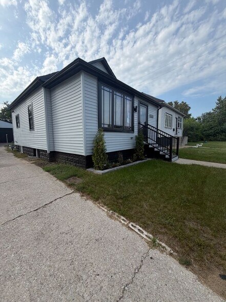 Building Photo - 1548 Taney St