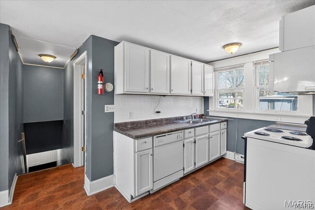 Building Photo - 221 Lebanon Ave