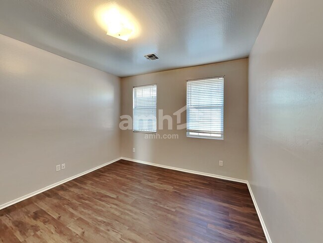 Building Photo - 6922 S 38th Ln