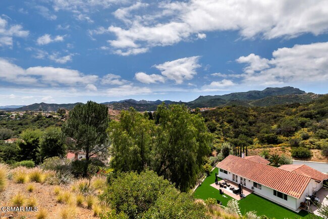 Building Photo - 2076 Hillsbury Rd