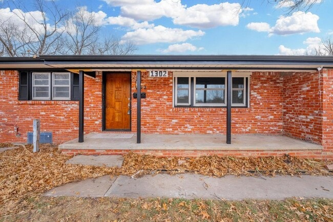 Building Photo - 1302 N Murray St