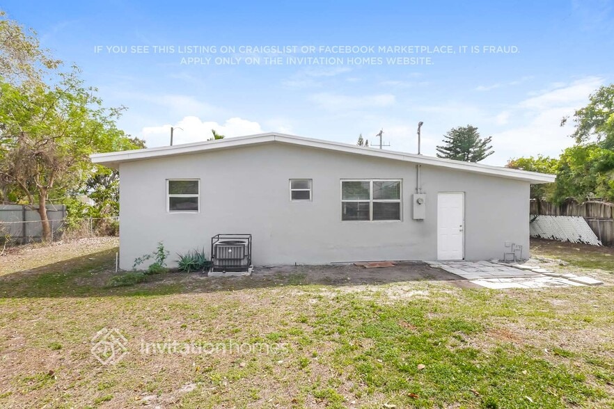 Building Photo - 1511 NE 205th Terrace