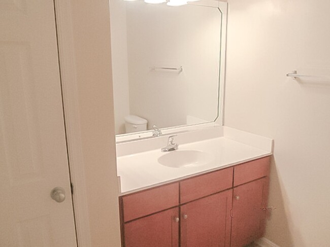 Building Photo - Beautiful 2 Bedroom 2 Bathroom Condo In Mu...