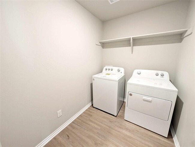 Building Photo - 2824 Firefly Dr