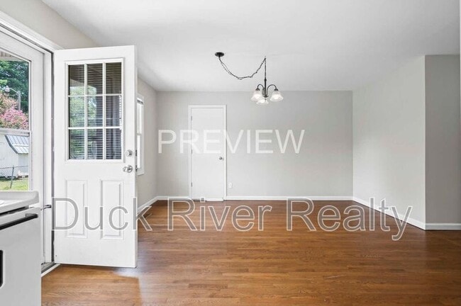 Building Photo - 106 1/2 Hobbs Dr