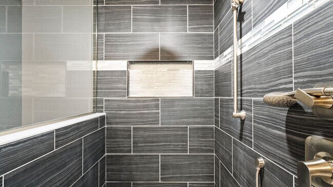 Building Photo - Charming 4-Bedroom Home with Garden – Available for Rent or Sale!