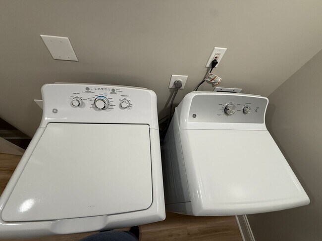 Building Photo - New Everything 4BR Townhome with Private Lower Level Suite | Stainless Kitchen | LVP + New Carpet...