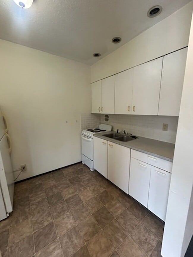 Building Photo - 1 bedroom, 1 bath apartment