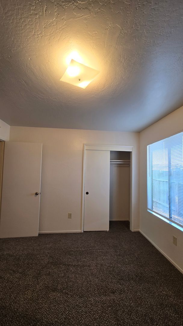 Building Photo - 7008 N Half Moon Dr