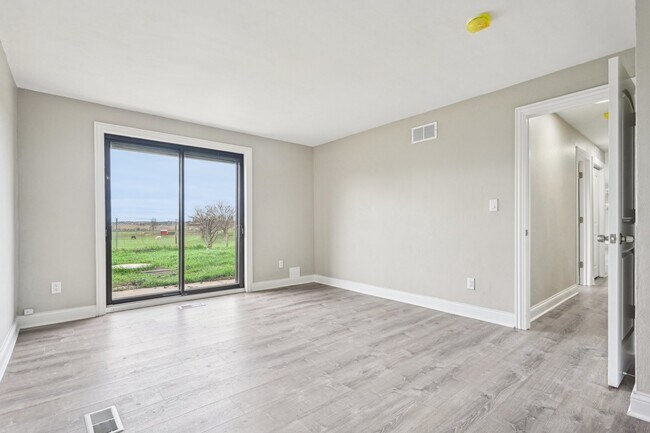 Building Photo - 1406 Busse Rd