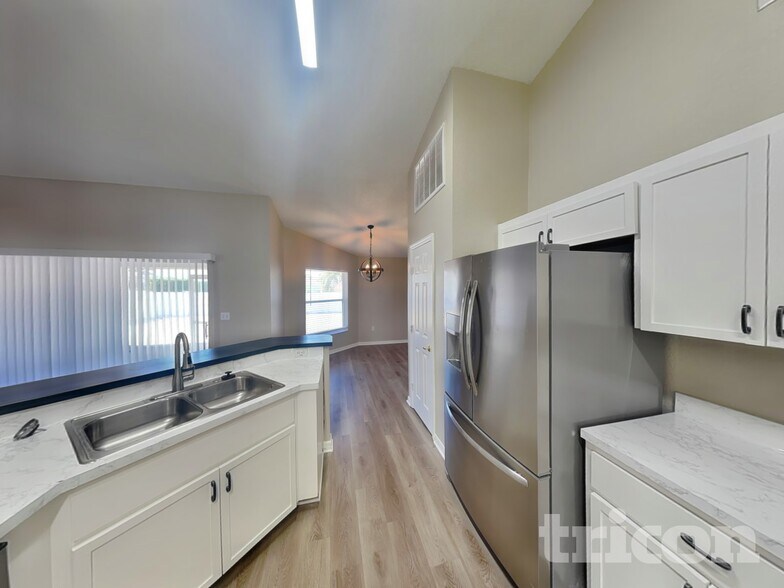 Building Photo - 7152 Summit Dr