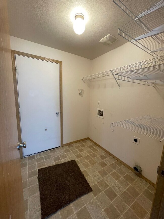 Building Photo - Spacious 1,520 Sq. Ft. Home with Open Floor Plan
