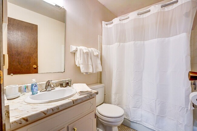 Building Photo - 2601 University Ave