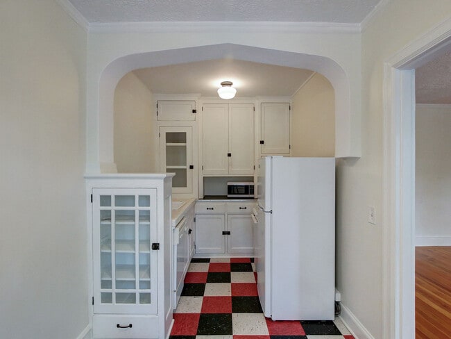 Building Photo - 20 NW 16th Ave #211