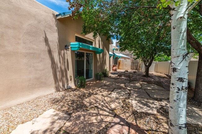 Building Photo - Beautiful Southside Adobe on Vuelta Colorada