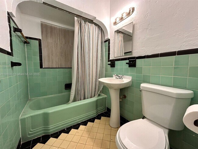 Building Photo - 1928 Wilson St