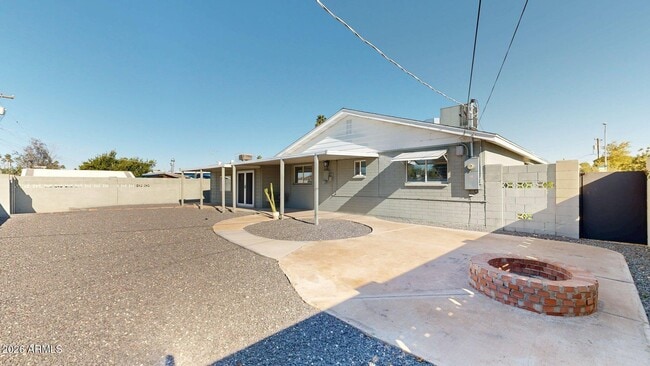 Building Photo - 719 W Parkway Blvd