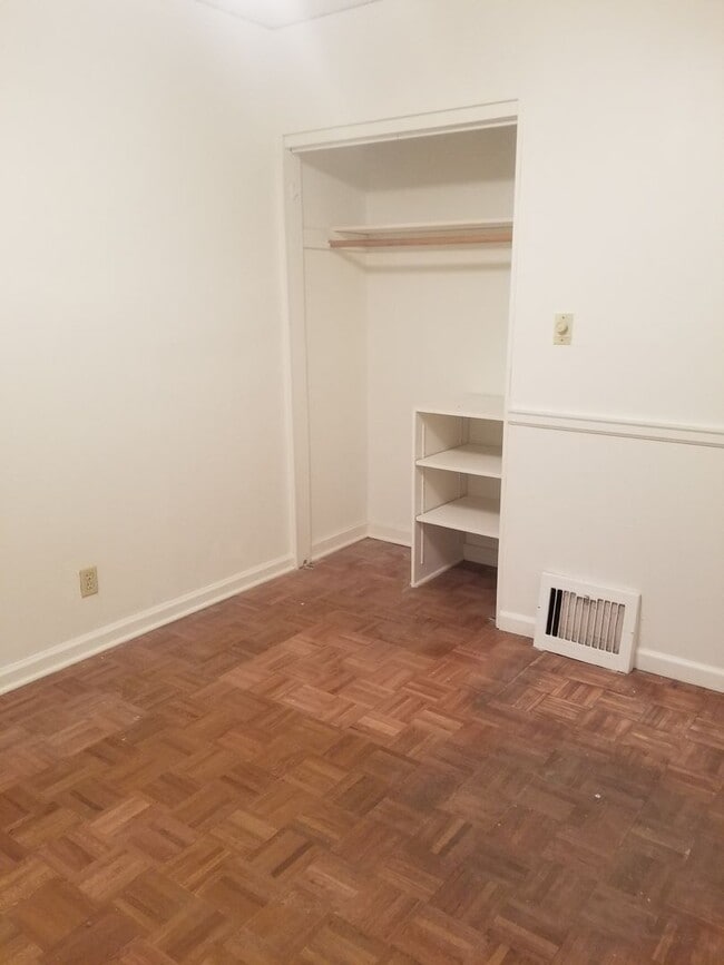 Building Photo - Charming 3 bedroom, 1.5 bathroom 1,448 sq....