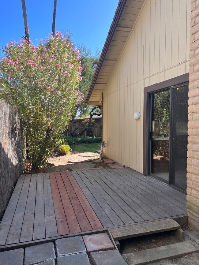 Building Photo - 4745 Olive Oak Way