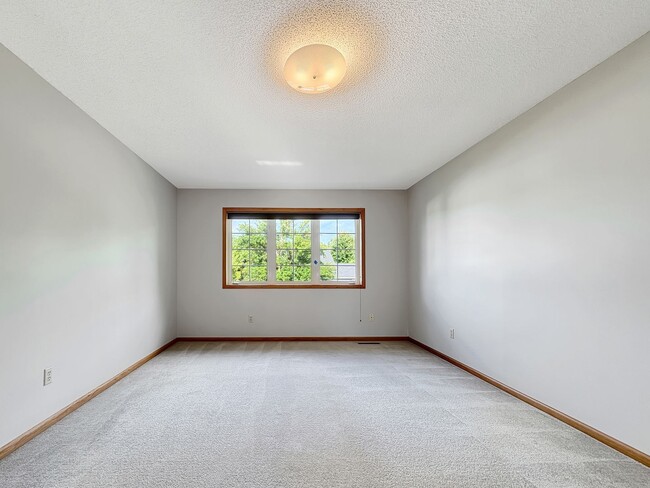 Building Photo - 1839 Valley Ridge Trail S