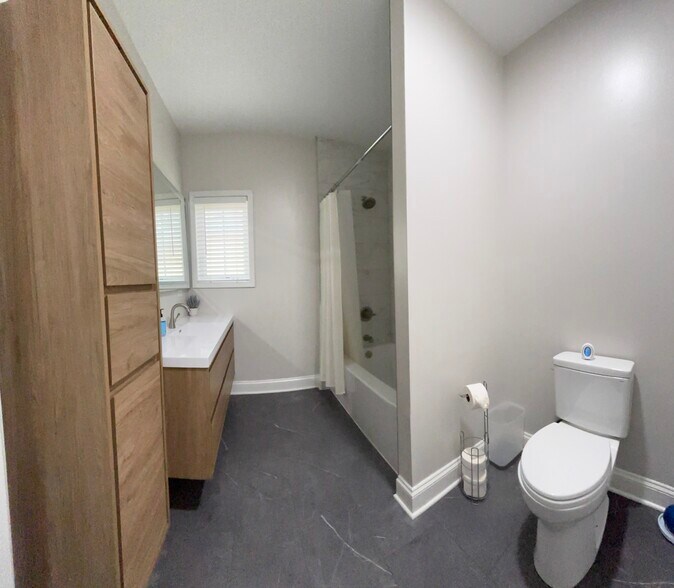 Bathroom #1 - 4 N Pistakee Lake Rd