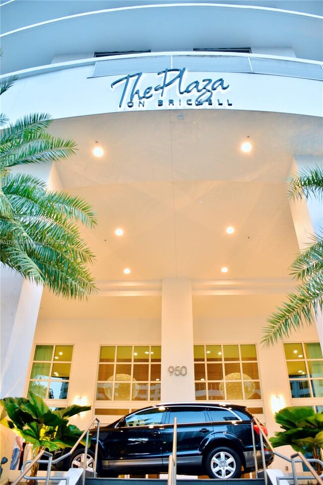 Building Photo - 950 Brickell Bay Dr