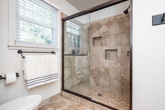 Building Photo - 114 Newman St