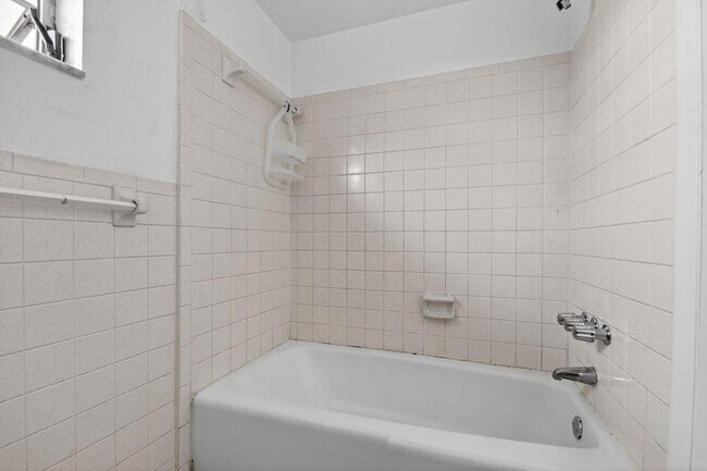 Building Photo - 1406 Barton Rd