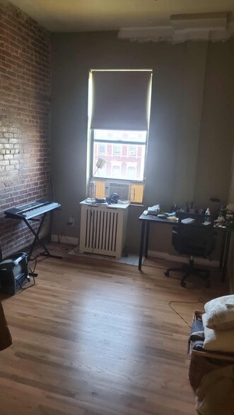 Large Office - 337 Washington St