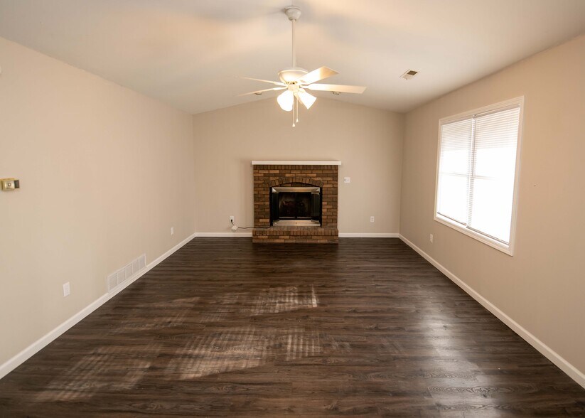 Building Photo - 130 Pierre Pl