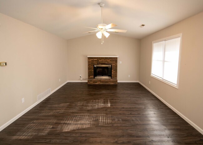 Building Photo - 130 Pierre Pl