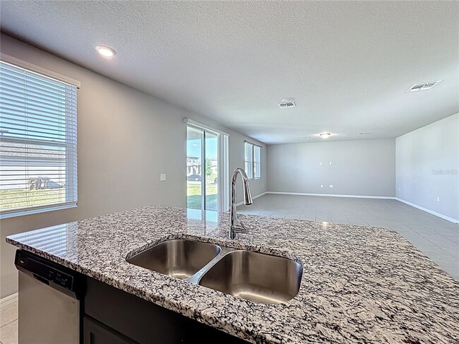 Building Photo - 5251 Meredrew Ln